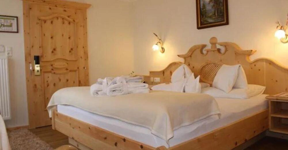 Hotel Edelweiß Garni 4*